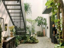 7 Desain Taman Indoor yang Estetis, Bikin Rumah Bersama Sebab Itu Adem!