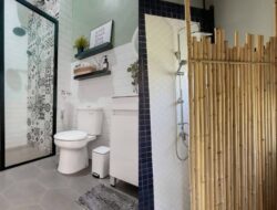 5 Ide Sekat Kamar Mandi yang Estetik dan Bertahan Air