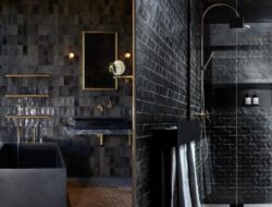 5 Inspirasi Desain Kamar Mandi Hitam | Panduan & Rujukan