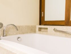 5 Desain Kamar Mandi Bathtub dan Shower yang Kompleks serta Mewah | Panduan & Rujukan